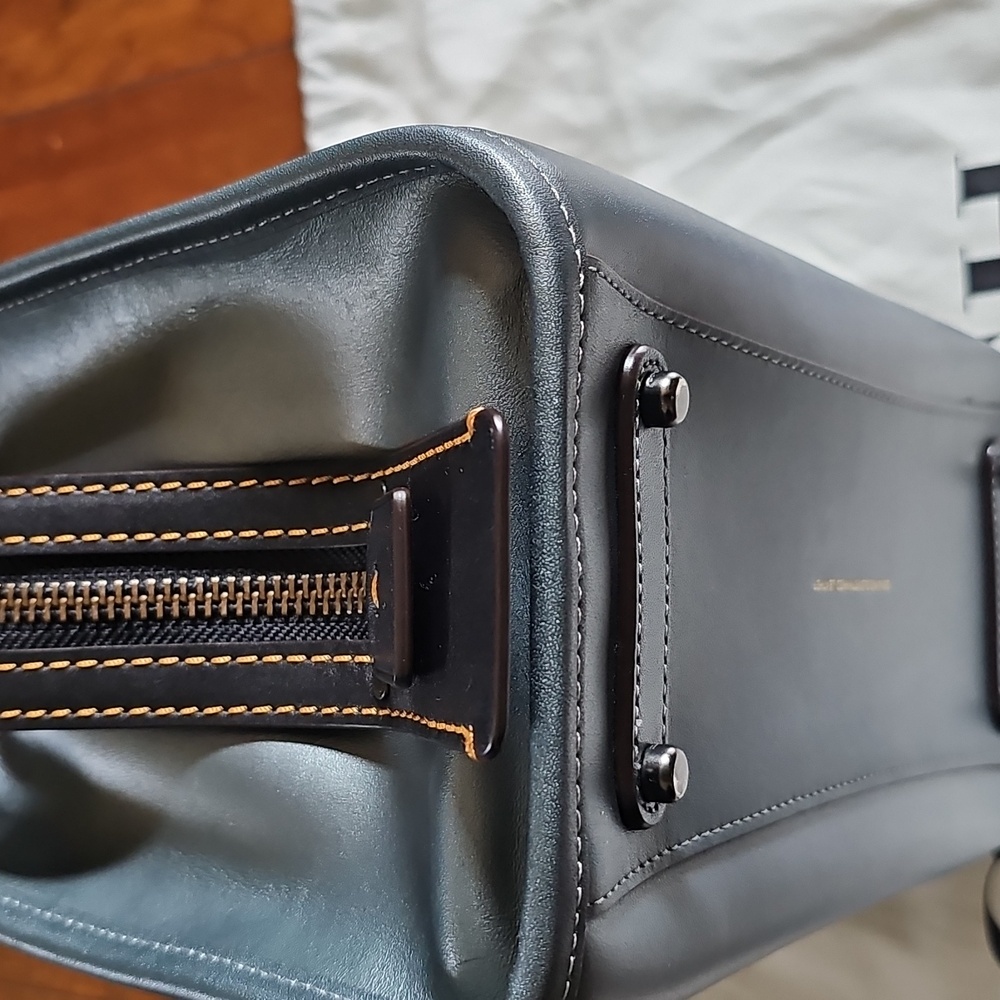 Coach X Keith Haring Rogue Bag 25 - Rare and Pristine Condition! - Picture 9 of 16